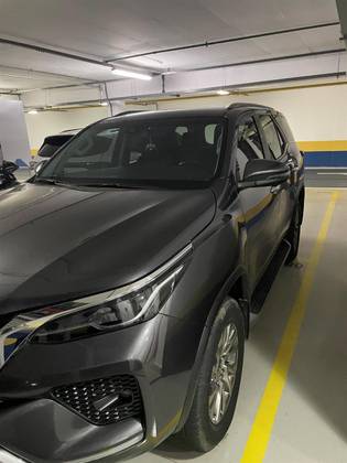 TOYOTA HILUX SW4 2.8 D-4D TURBO DIESEL SRX 4X4 AUTOMÁTICO