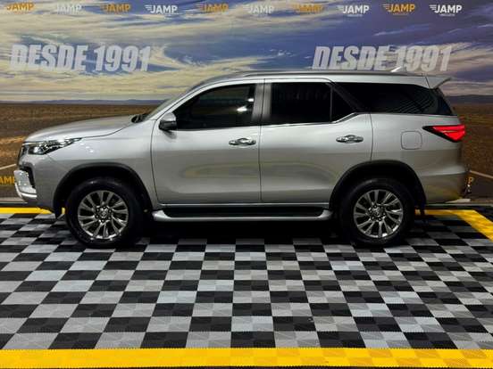 TOYOTA-HILUX SW4-2.8 D-4D TURBO DIESEL SRX 4X4 AUTOMÁTICO TOYOTA-HILUX SW4-2022