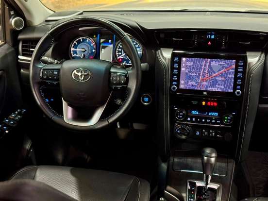 TOYOTA-HILUX SW4-2022