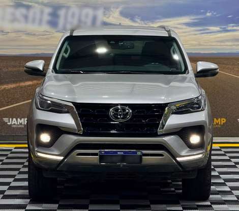 TOYOTA-HILUX SW4-2.8 D-4D TURBO DIESEL SRX 4X4 AUTOMÁTICO TOYOTA-HILUX SW4-2022