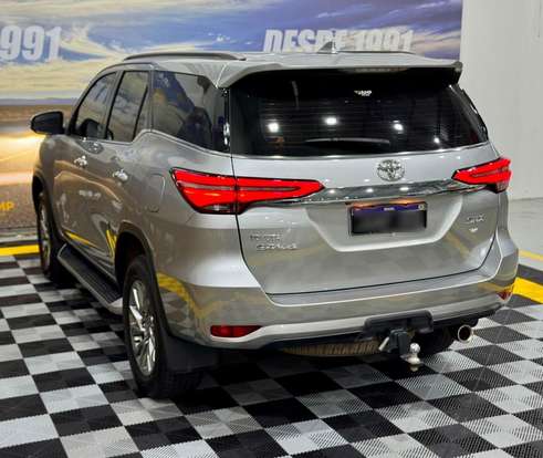 TOYOTA-HILUX SW4-2022