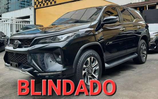 TOYOTA-HILUX SW4-2025