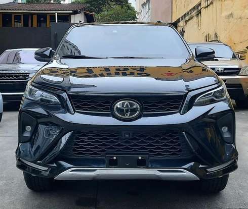 TOYOTA-HILUX SW4-2025