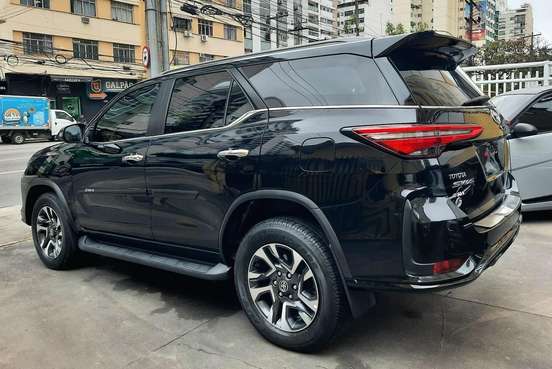 TOYOTA-HILUX SW4-2025