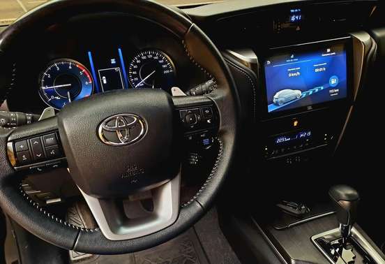 TOYOTA-HILUX SW4-2025
