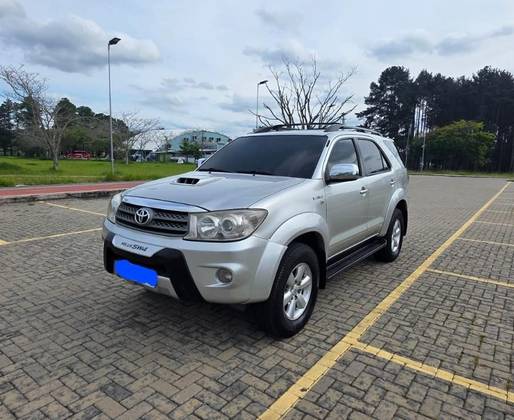 TOYOTA HILUX SW4 3.0 SRV 4X4 7 LUGARES 16V TURBO INTERCOOLER DIESEL 4P AUTOMÁTICO