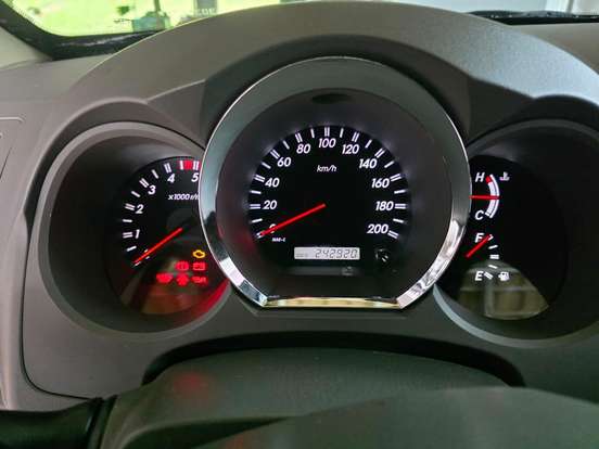 TOYOTA-HILUX SW4-2009