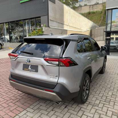 TOYOTA-RAV4-2024