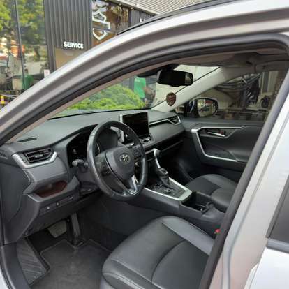 TOYOTA-RAV4-2024