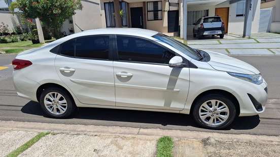 TOYOTA-YARIS-2019