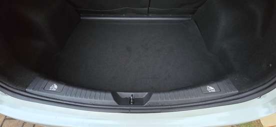 TOYOTA-YARIS-2024