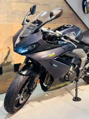 TRIUMPH-DAYTONA 660-2025