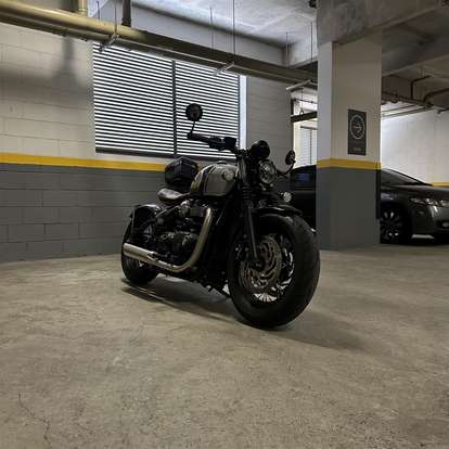 TRIUMPH-BONNEVILLE BOBBER 1200-2023