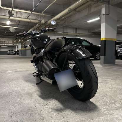 TRIUMPH-BONNEVILLE BOBBER 1200-2023