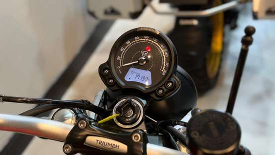 TRIUMPH-SCRAMBLER 900-2023