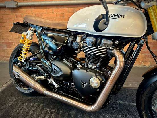 TRIUMPH-THRUXTON R-2018