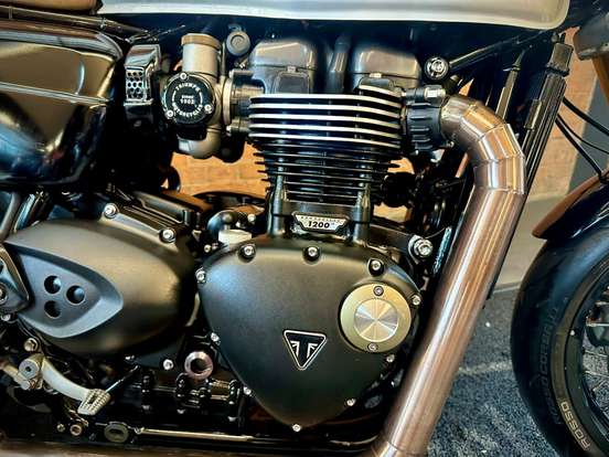 TRIUMPH-THRUXTON R-2018