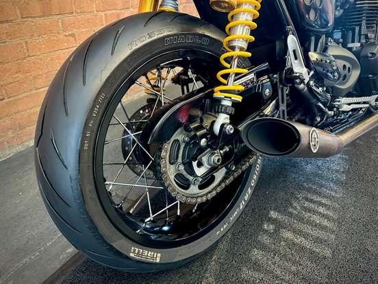 TRIUMPH-THRUXTON R-2018