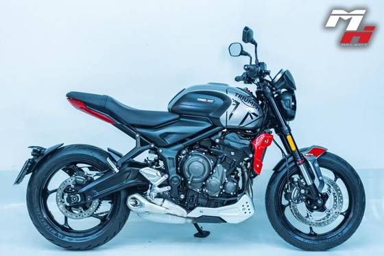 TRIUMPH TRIDENT 660 