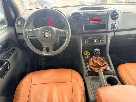 VOLKSWAGEN-AMAROK-2014