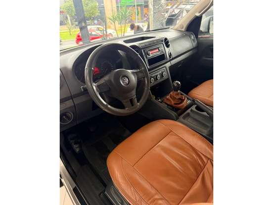 VOLKSWAGEN-AMAROK-2014
