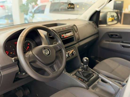 VOLKSWAGEN-AMAROK-2015