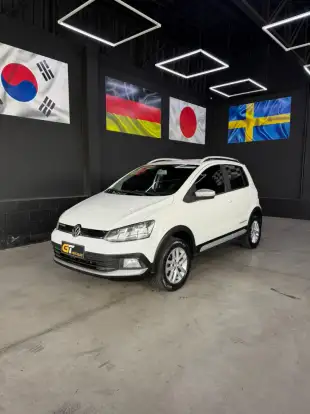 VOLKSWAGEN-CROSSFOX-2014