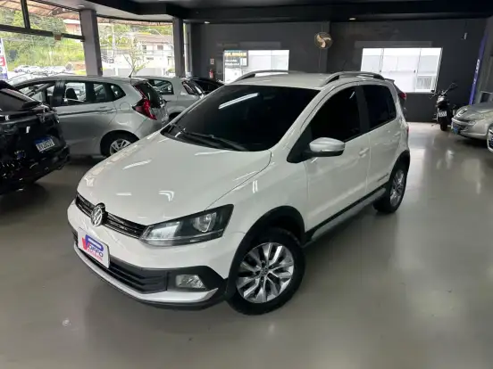 VOLKSWAGEN-CROSSFOX-2015