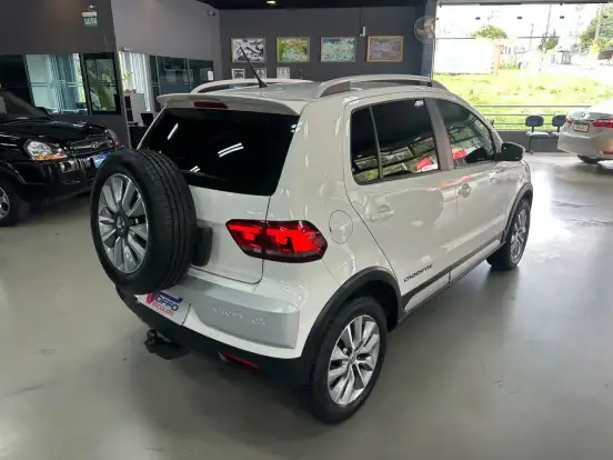VOLKSWAGEN-CROSSFOX-1.6 MSI FLEX 16V 4P MANUAL VOLKSWAGEN-CROSSFOX-2015
