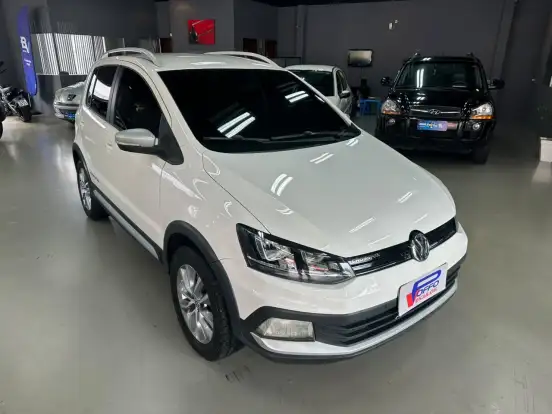 VOLKSWAGEN-CROSSFOX-1.6 MSI FLEX 16V 4P MANUAL VOLKSWAGEN-CROSSFOX-2015
