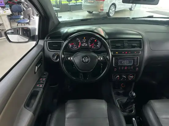 VOLKSWAGEN-CROSSFOX-2015