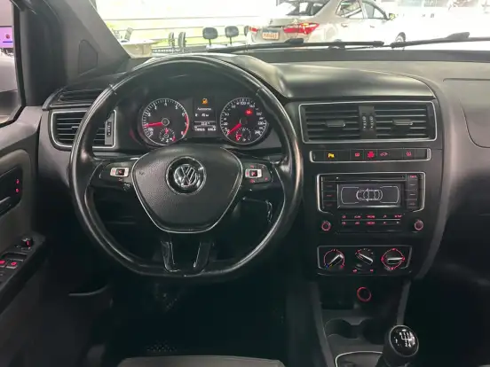 VOLKSWAGEN-CROSSFOX-1.6 MSI FLEX 16V 4P MANUAL VOLKSWAGEN-CROSSFOX-2015