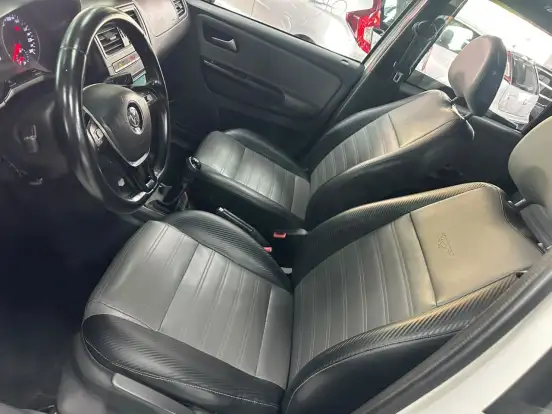 VOLKSWAGEN-CROSSFOX-1.6 MSI FLEX 16V 4P MANUAL VOLKSWAGEN-CROSSFOX-2015