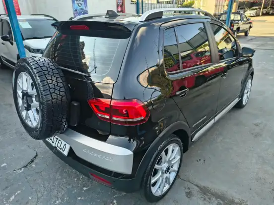VOLKSWAGEN-CROSSFOX-2015