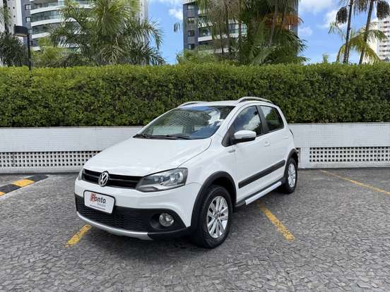 VOLKSWAGEN-CROSSFOX-2012