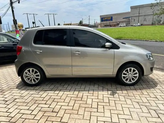 VOLKSWAGEN-FOX-2014