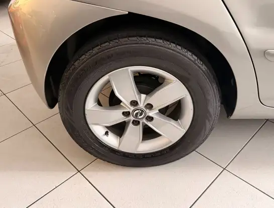 VOLKSWAGEN-FOX-2011