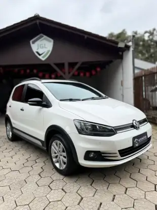 VOLKSWAGEN-FOX-2016
