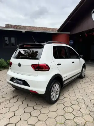 VOLKSWAGEN-FOX-2016