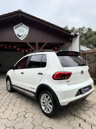 VOLKSWAGEN-FOX-2016
