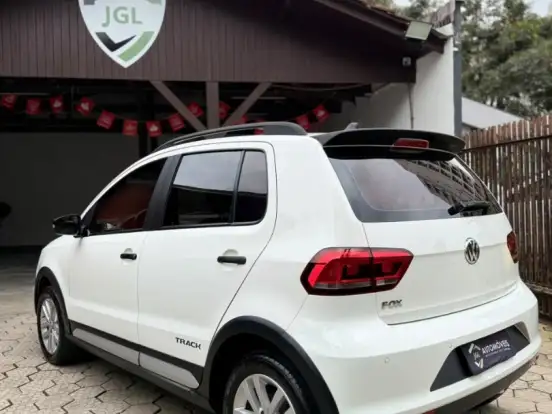 VOLKSWAGEN-FOX-1.0 MPI TRACK 12V FLEX 4P MANUAL VOLKSWAGEN-FOX-2016