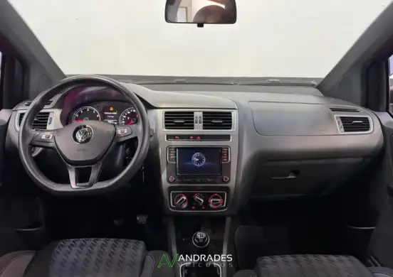 VOLKSWAGEN-FOX-2017
