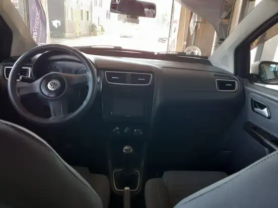 VOLKSWAGEN-FOX-2011
