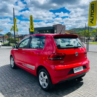 VOLKSWAGEN-FOX-2015