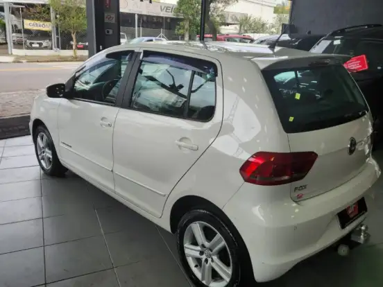 VOLKSWAGEN-FOX-1.6 MSI COMFORTLINE 8V FLEX 4P AUTOMATIZADO VOLKSWAGEN-FOX-2014
