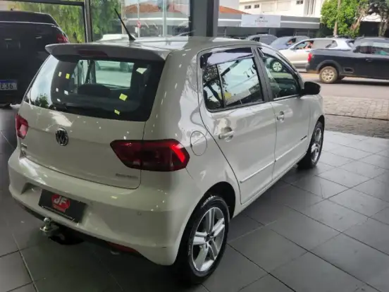 VOLKSWAGEN-FOX-1.6 MSI COMFORTLINE 8V FLEX 4P AUTOMATIZADO VOLKSWAGEN-FOX-2014