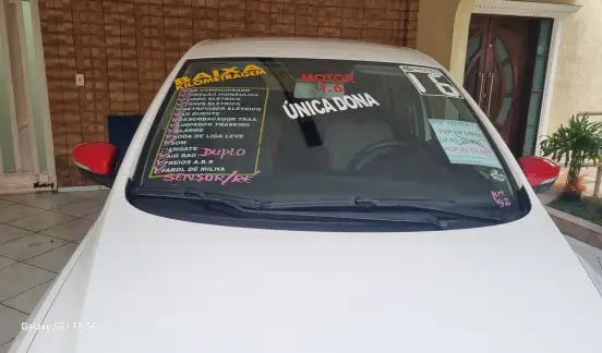 VOLKSWAGEN-FOX-2015