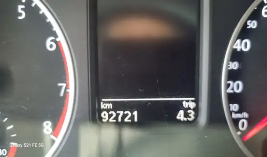 VOLKSWAGEN-FOX-2015