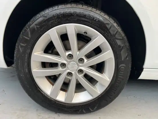 VOLKSWAGEN-FOX-1.6 MSI TOTAL FLEX CONNECT 4P MANUAL VOLKSWAGEN-FOX-2018