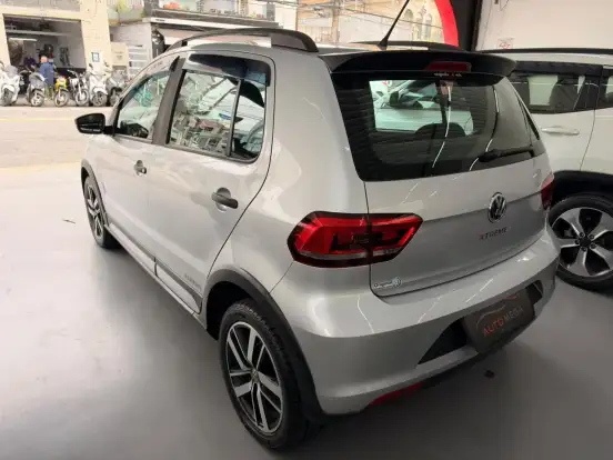 VOLKSWAGEN-FOX-2017